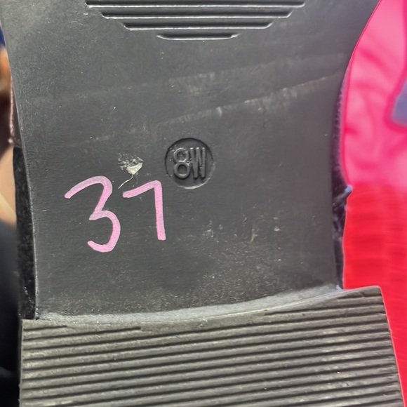 Knee-high black boots - Picture 5 of 5